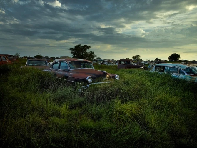 Потрясающие фотографии автомобильных кладбищ