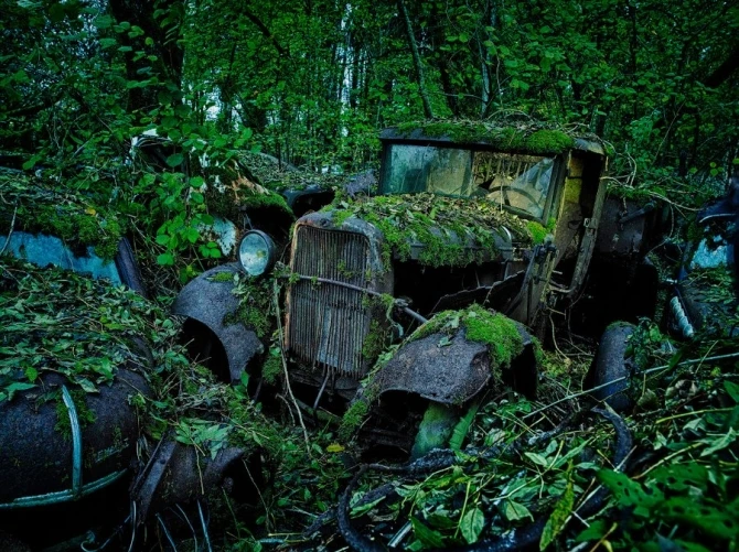 Потрясающие фотографии автомобильных кладбищ