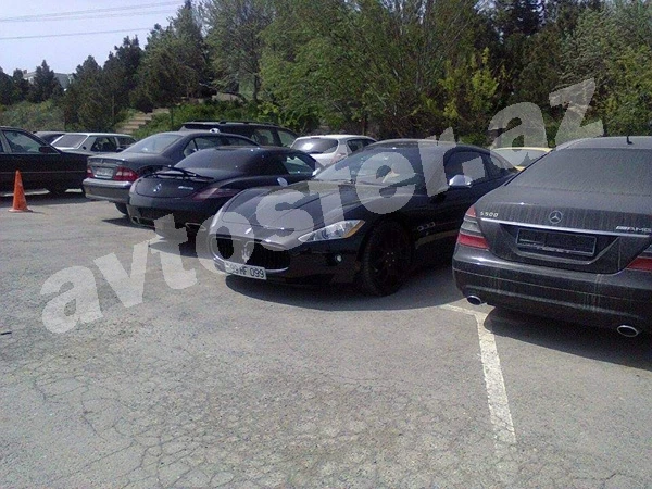 В Баку автомобили за 200.000 оказались на штрафной стоянке