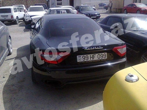 В Баку автомобили за 200.000 оказались на штрафной стоянке