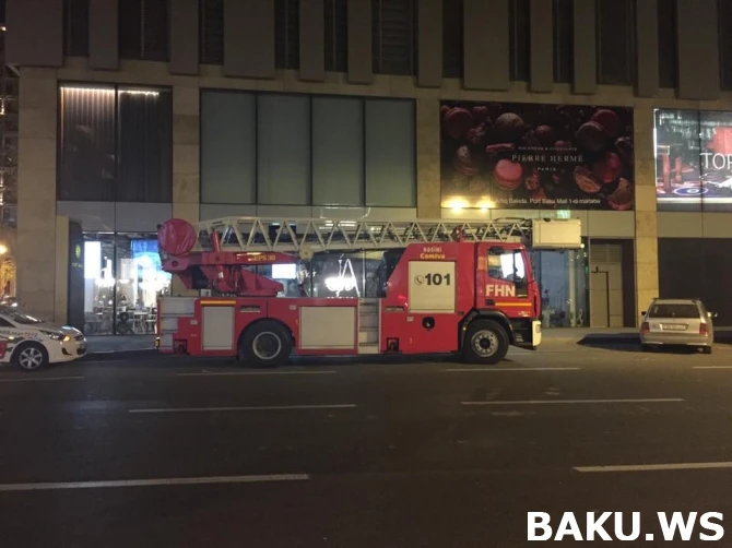 В здании Port Baku произошел пожар (обновлено, видео)