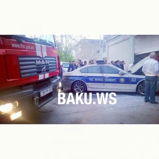 В Баку сгорел автомобиль дорожной полиции