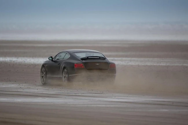 290 км/ч по песку на Bentley