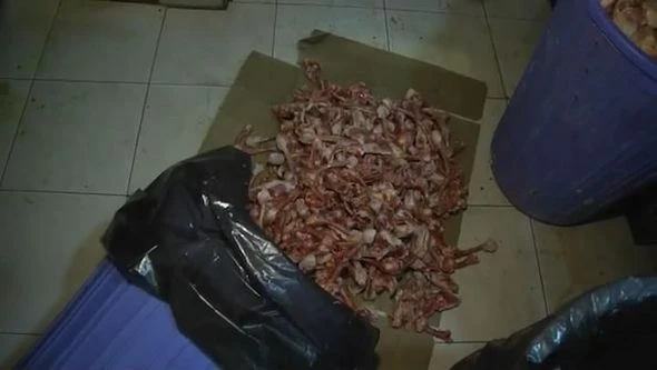 В Баку закрыт нелегальный цех по переработке куриного мяса