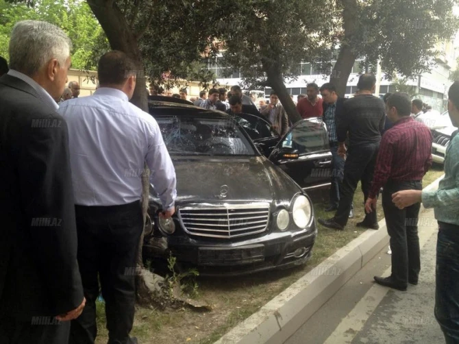 В Баку светофор сыграл злую шутку с водителями трех автомобилей