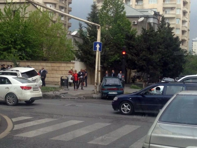 В Баку светофор сыграл злую шутку с водителями трех автомобилей