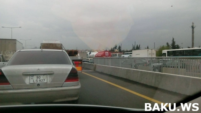 В районе Хырдаланского круга движение парализовано