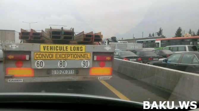 В районе Хырдаланского круга движение парализовано