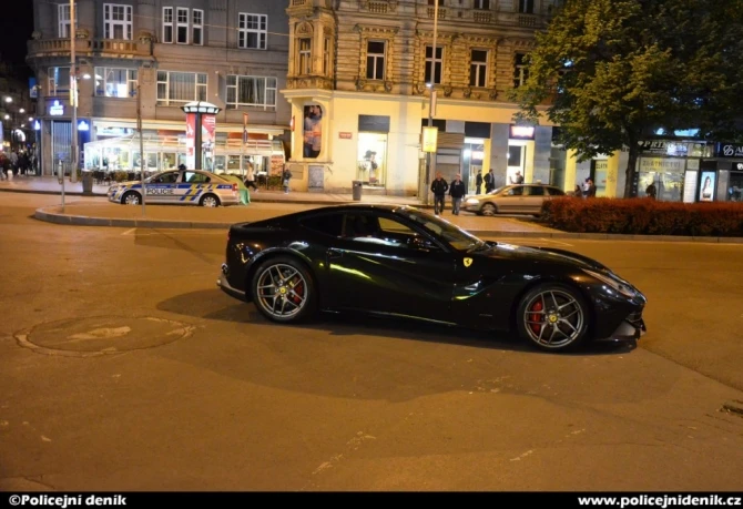 В Праге задержали пьяного 22-летнего азербайджанца за рулем Ferrari