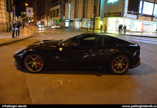 В Праге задержали пьяного 22-летнего азербайджанца за рулем Ferrari