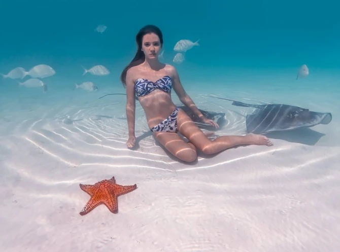Подводная фотосессия багамской русалки