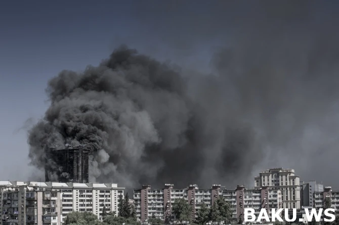 В горящем на проспекте Азадлыг здании остались люди  (видео, обновлено)