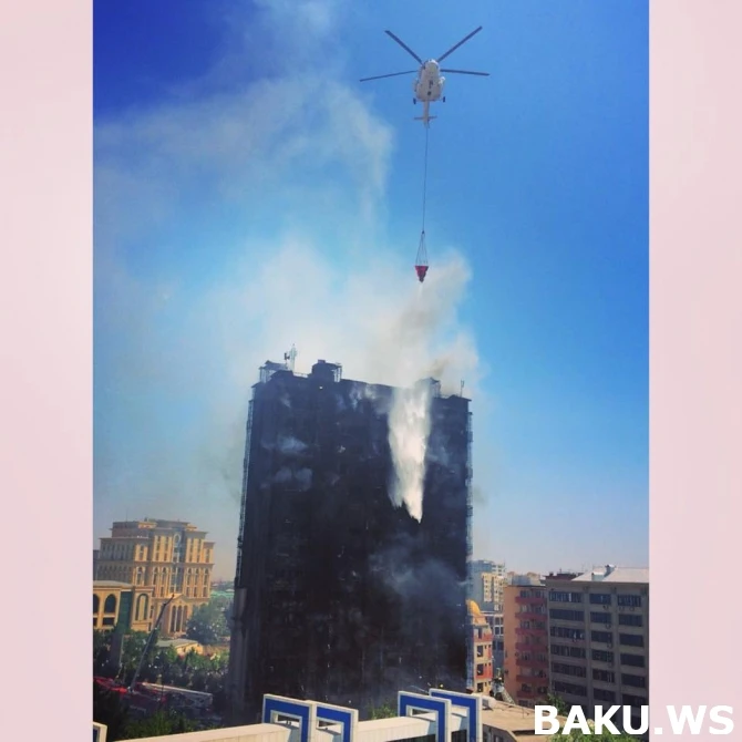 В горящем здании в Баку находится журналистка с грудным ребенком (видео)