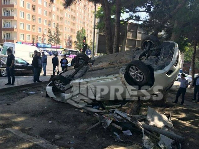 Ужасное ДТП в 9-м микрорайоне в Баку