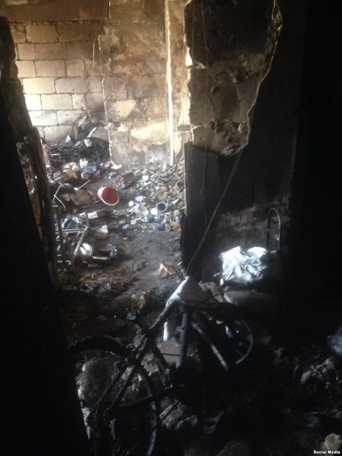 Все, что осталось внутри сгоревшего здания в Баку