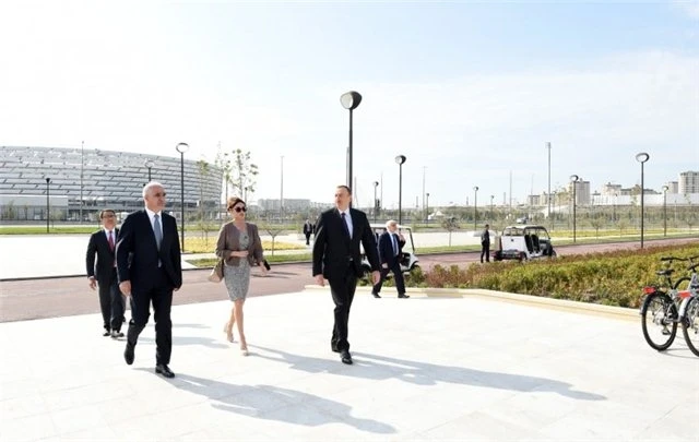 Открылся новый бульвар на берегу озера Беюкшор (обновлено)