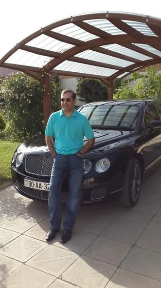 Гаджи Ибрагим Нехрямли продает свои миллионные автомобили