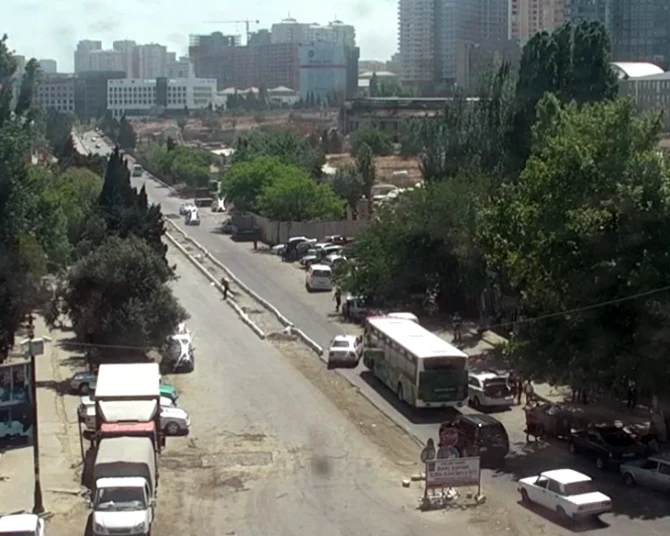 В Баку в сторону круга 3 микрорайона закрыта дорога
