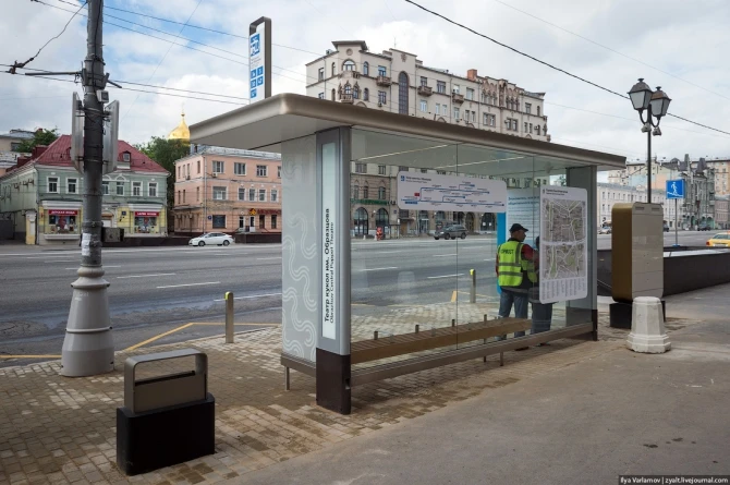 В Москве установили крутые автобусные остановки