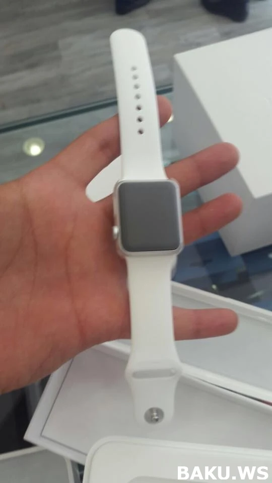 В Баку продают Apple Watch по 699 манатов