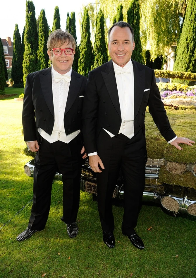 У мужа Элтона Джона появился любовник?