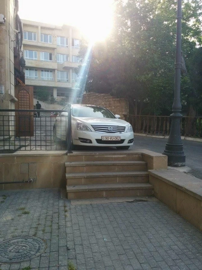 Почему  азербайджанские водители  не уважают пешеходов?