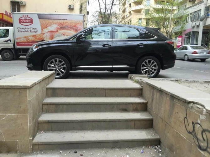 Почему  азербайджанские водители  не уважают пешеходов?