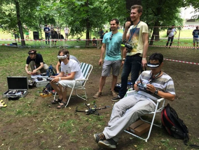 В Москве состоялись первые в истории гонки дронов FPV (видео) В Москве состоялись первые в истории гонки дронов FPV (видео)
