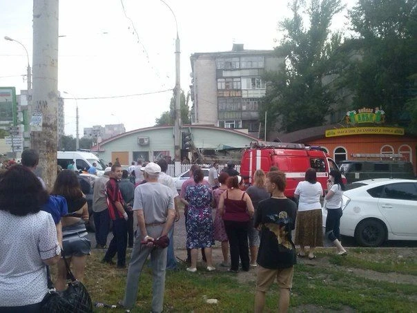 В Украине БМП протаранила и задавила посетителей местного кафе