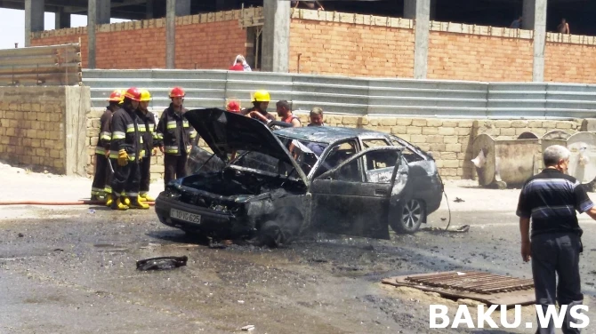 В Азербайджане сигарета и газовый баллон стали причиной пожара в автомобиле