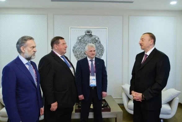 Ильхаму Алиеву вручили пояс чемпиона по самбо