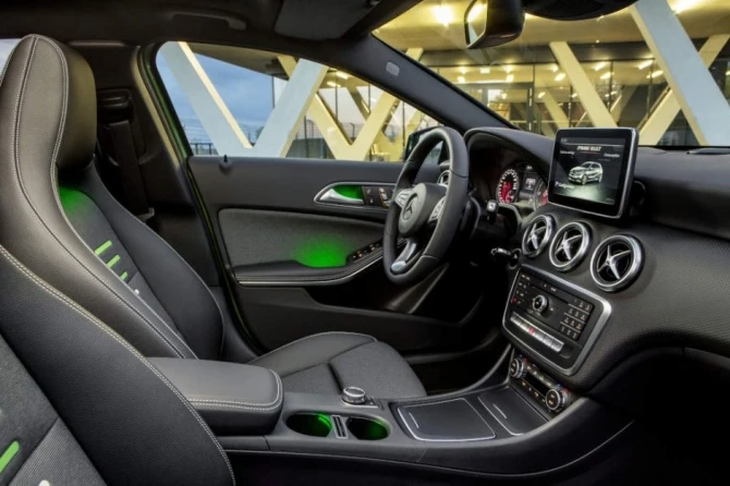 Mercedes показал абсолютно новый A-класс