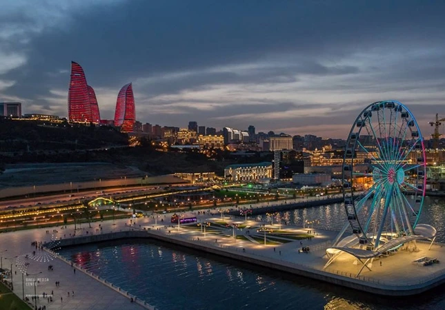 Невероятная фотосессия ночного Баку