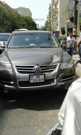 В Баку женщина за рулем стала причиной цепного ДТП