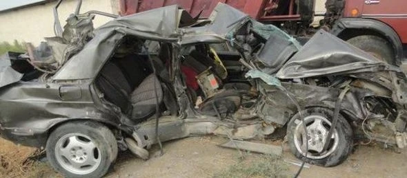 В Азербайджане двое молодых парней погибли в аварии
