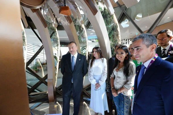 Президент Ильхам Алиев и его супруга в павильоне Азербайджана на Milan Expo 2015