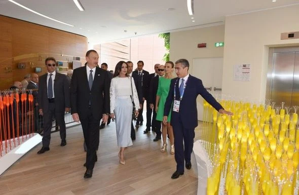 Президент Ильхам Алиев и его супруга в павильоне Азербайджана на Milan Expo 2015