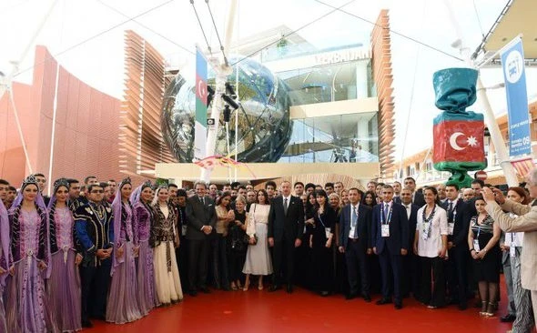 Президент Ильхам Алиев и его супруга в павильоне Азербайджана на Milan Expo 2015