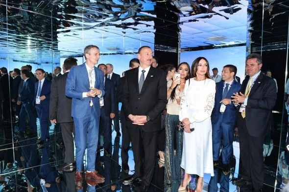 Президент Ильхам Алиев и его супруга в павильоне Азербайджана на Milan Expo 2015