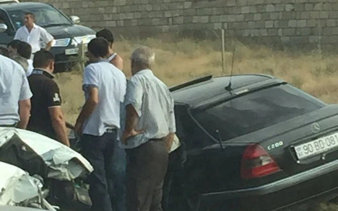 В Баку один человек погиб в результате столкновения Nissan и Mercedes