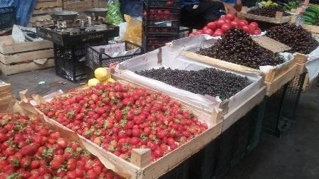 Кто повышает цены на бакинских базарах?