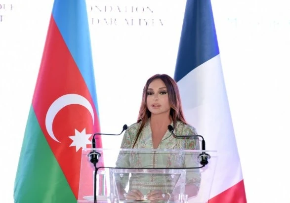 Первая леди Мехрибан Алиева с семьей в Каннах