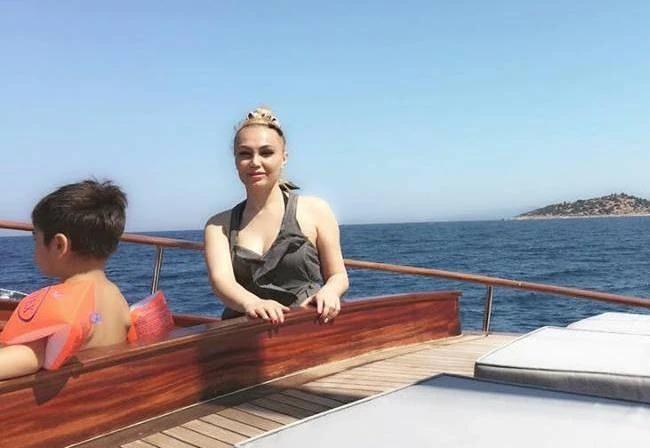 Певица Нура Сури устроила каникулы в Бодруме (видео)