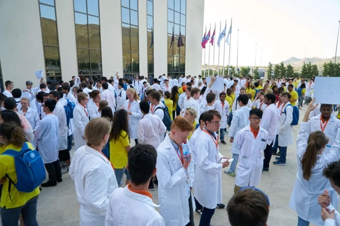 В Баку проходит Международная химическая олимпиада при поддержке бакинского филиала МГУ