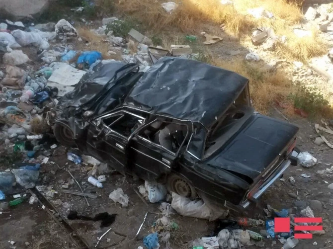 В Азербайджане автомобиль с 11 пассажирами упал с моста