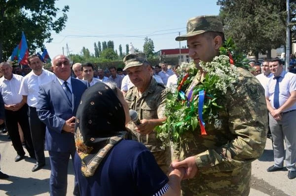 Дзюдоист Ильхам Закиев посетил солдат на линии фронта