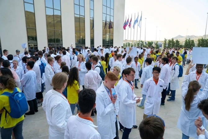 Представлен фильм посвященный Всемирной химической олимпиаде в Баку (видео)