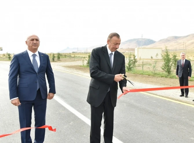 Президент Ильхам Алиев принял участие в открытии автодороги Сиязань-Машриф