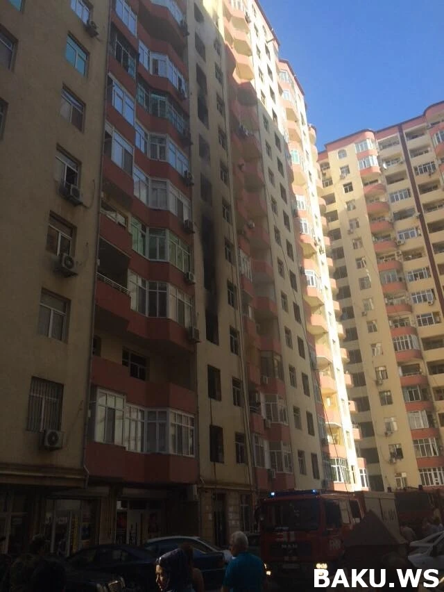 В Баку горит новостройка (обновлено)