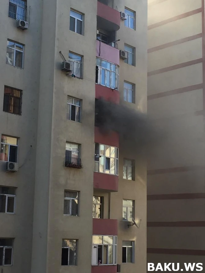 В Баку горит новостройка (обновлено)